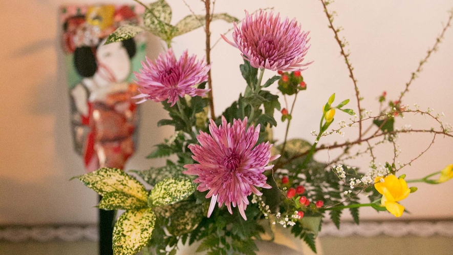 ・館内のイメージに合わせた季節の生花