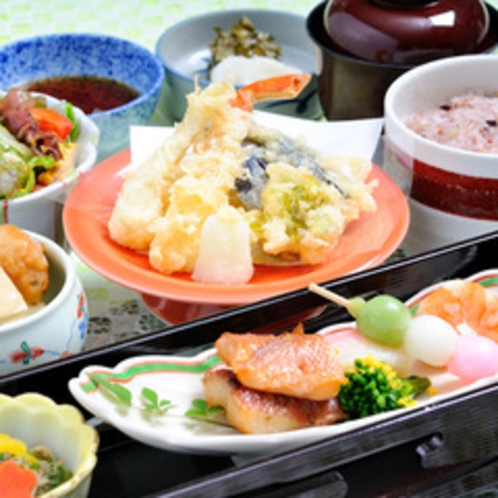 *日本料理“四季”/季節の旬味が彩る和会席料理に舌鼓。