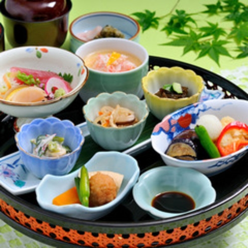 *日本料理“四季”/旬の素材にこだわった心尽くしの品々をご賞味下さい。