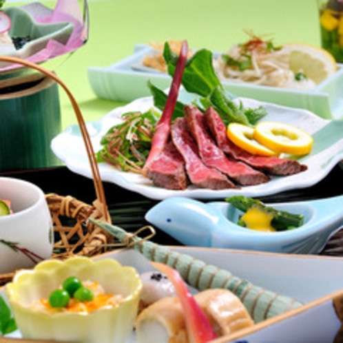 *日本料理“四季”/季節の旬味と地元の食材を活かした和会席料理をご堪能下さい。
