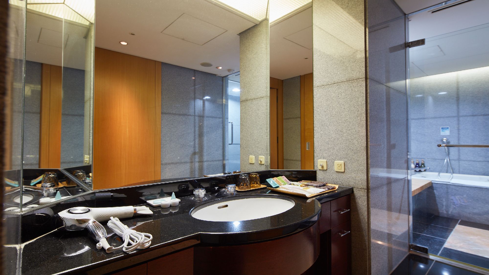 スイートルームバスルーム