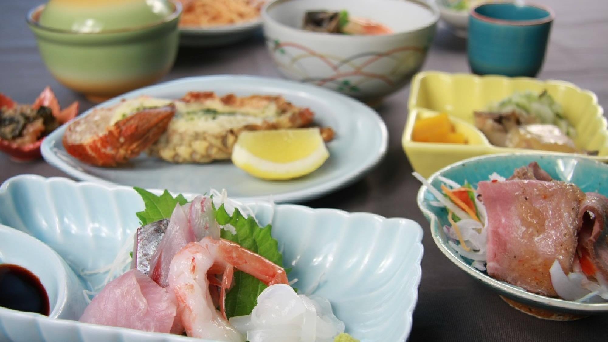 【ゆうなぎ会席】国産牛陶板焼・海鮮焼など約10品｜個室食事処｜全客室オーシャンビュー