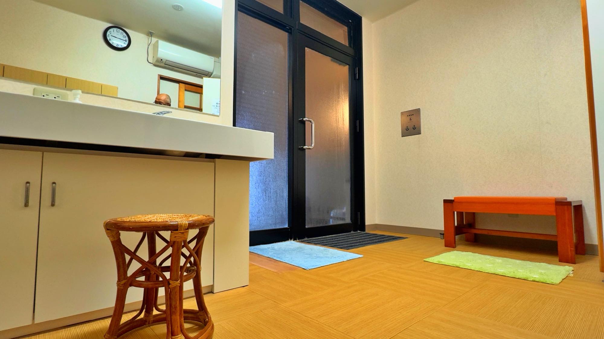 温泉 大浴場 脱衣所