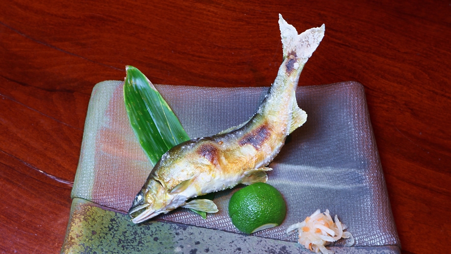 9月の夕食）天然鮎の塩焼き
