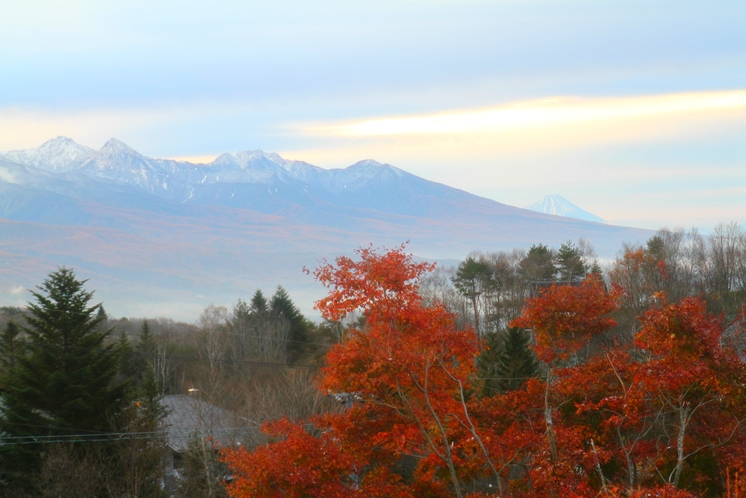 当館内より見る八ヶ岳と富士山