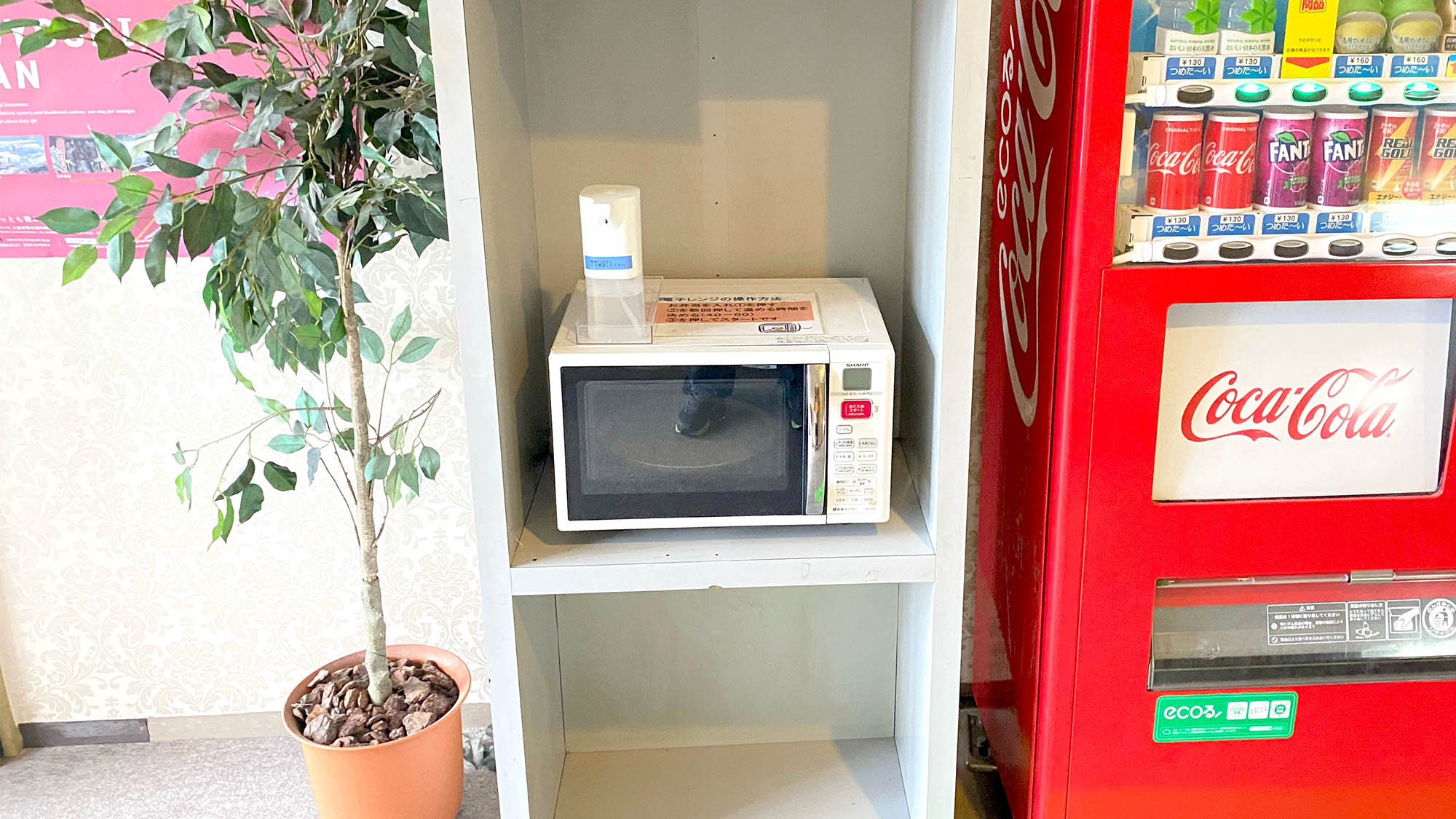 ・電子レンジ　共用スペースにございます