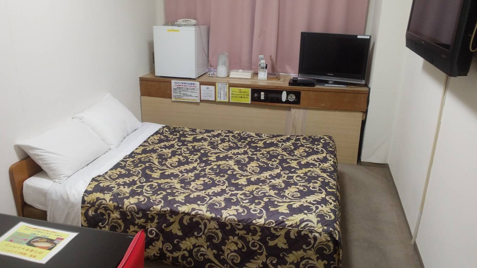 ・デラックスダブル（喫煙）お二人でもゆっくりおくつろぎいただける広さです