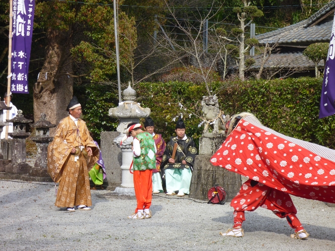 大江八幡宮の春祭り、400年以の歴史（2017年3月26日　平野屋旅館・食事処「辨」から1０メート）