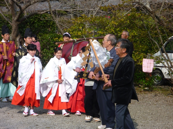 大江八幡宮の春祭り、400年以の歴史（2017年3月26日　平野屋旅館・食事処「辨」から1０メート）