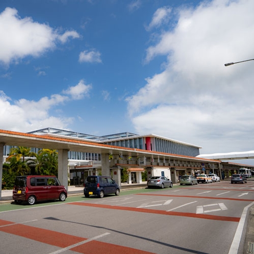 **2013年に開港。空港内には八重山諸島の特産品がずらり！南国気分が盛り上がります♪