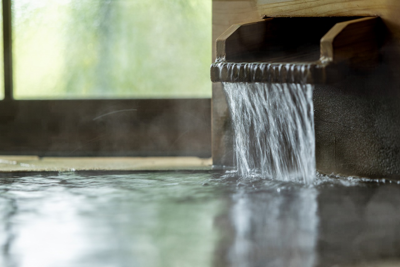 湯口からあふれる一滴一滴に、自然の力が宿っています