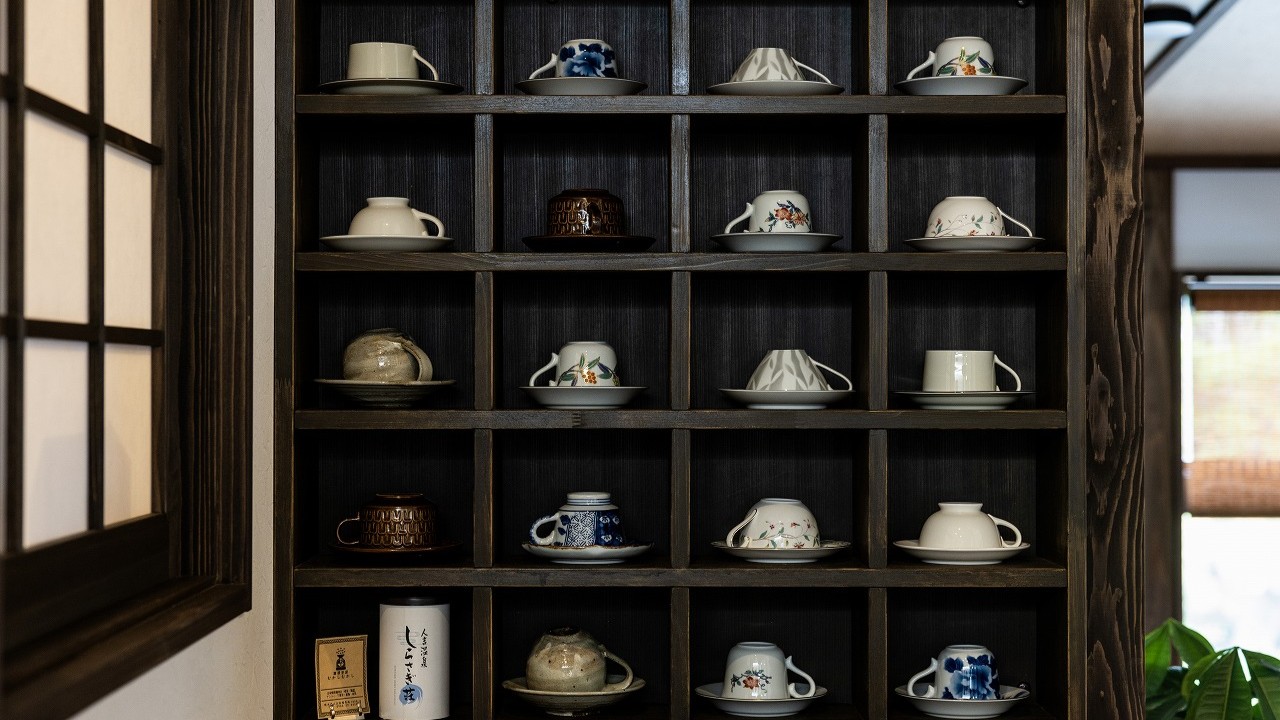 こだわりの器と香り高い珈琲で、心ほどける時間を