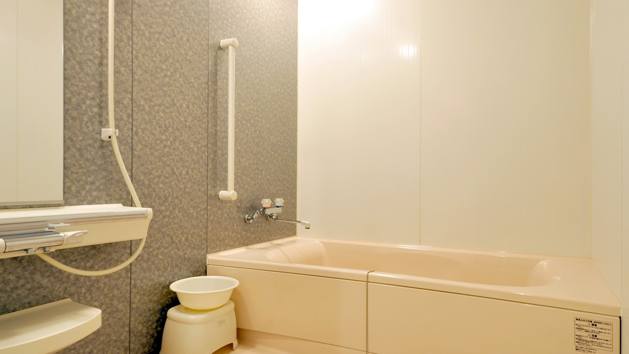 【和洋室】バスルームには士別温泉の湯が使われております。（飲用禁止）