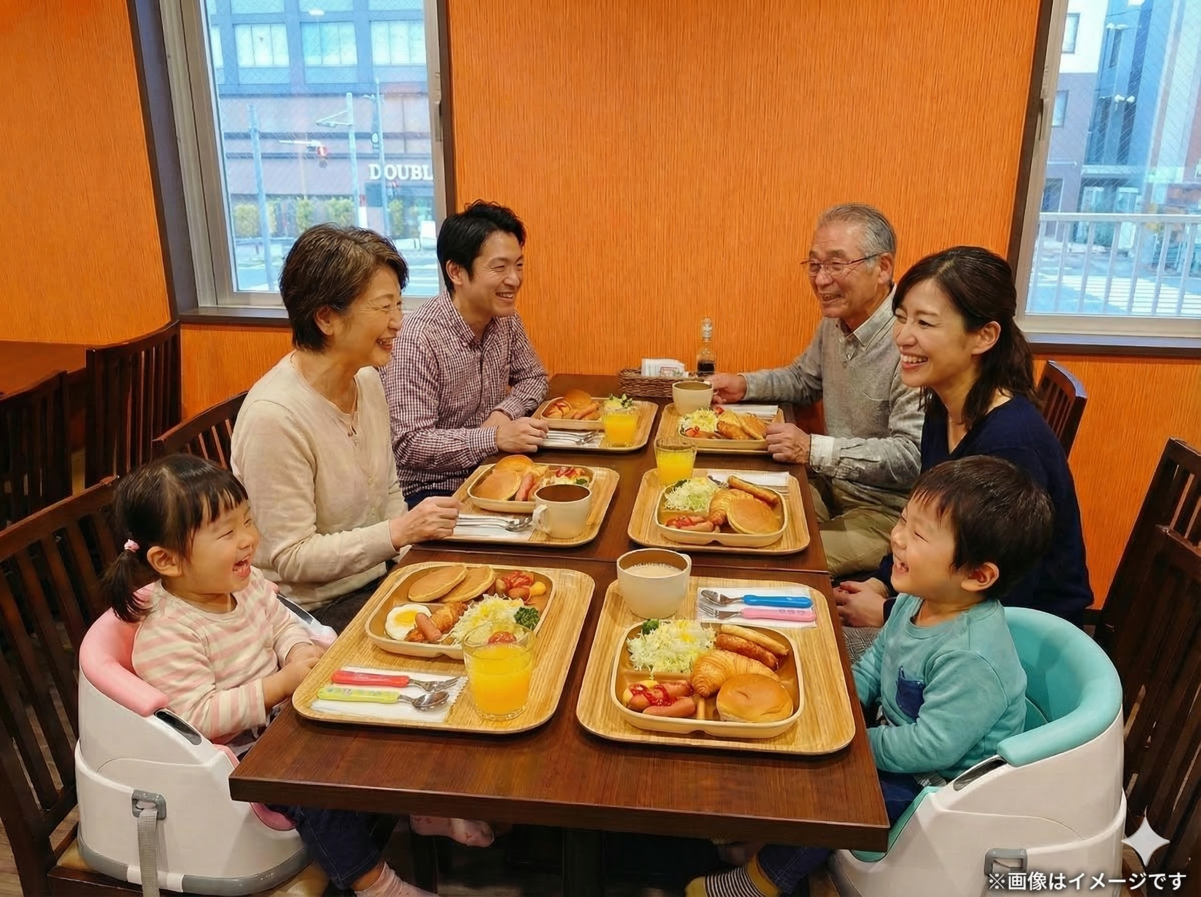 ご家族でのご利用イメージ。小さなお子様のため、ベビーチェアも２台ご用意しております。