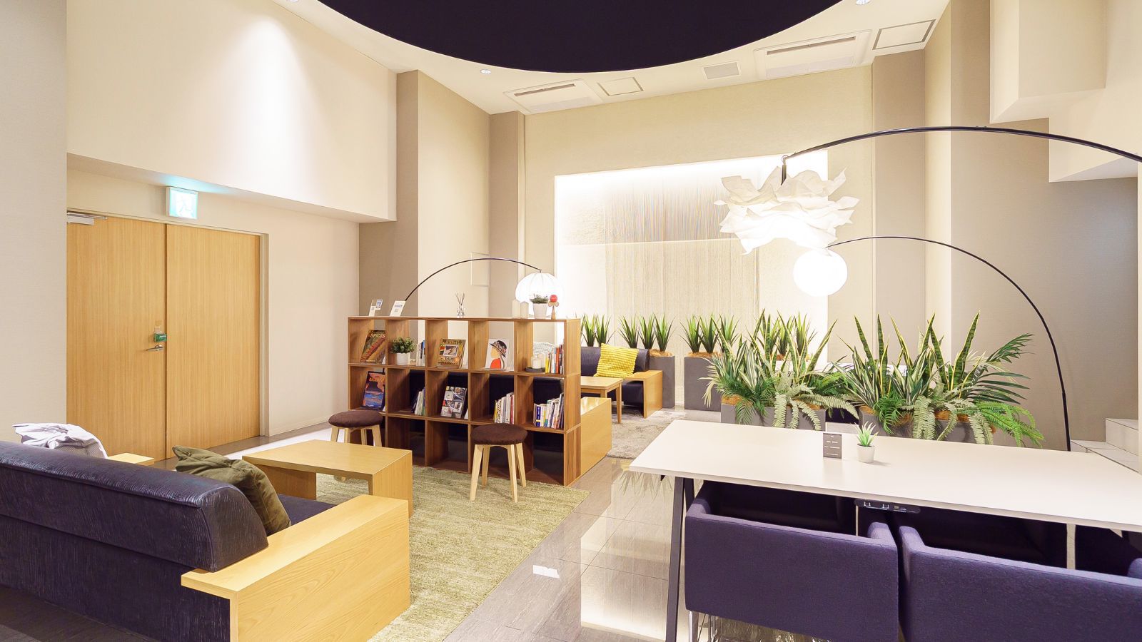 フリーラウンジでは、挽きたて珈琲などを無料でご利用いただけます。