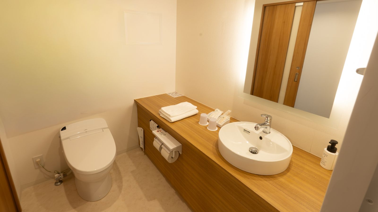 バスルームとトイレは全室セパレートタイプで広々。