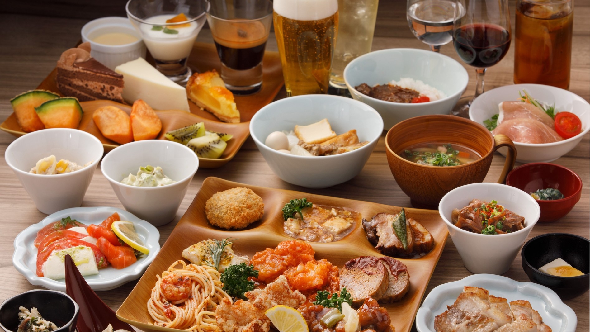 【夕朝食付】飲み放題付ご当地ビュッフェを姉妹館で堪能♪一泊二食付
