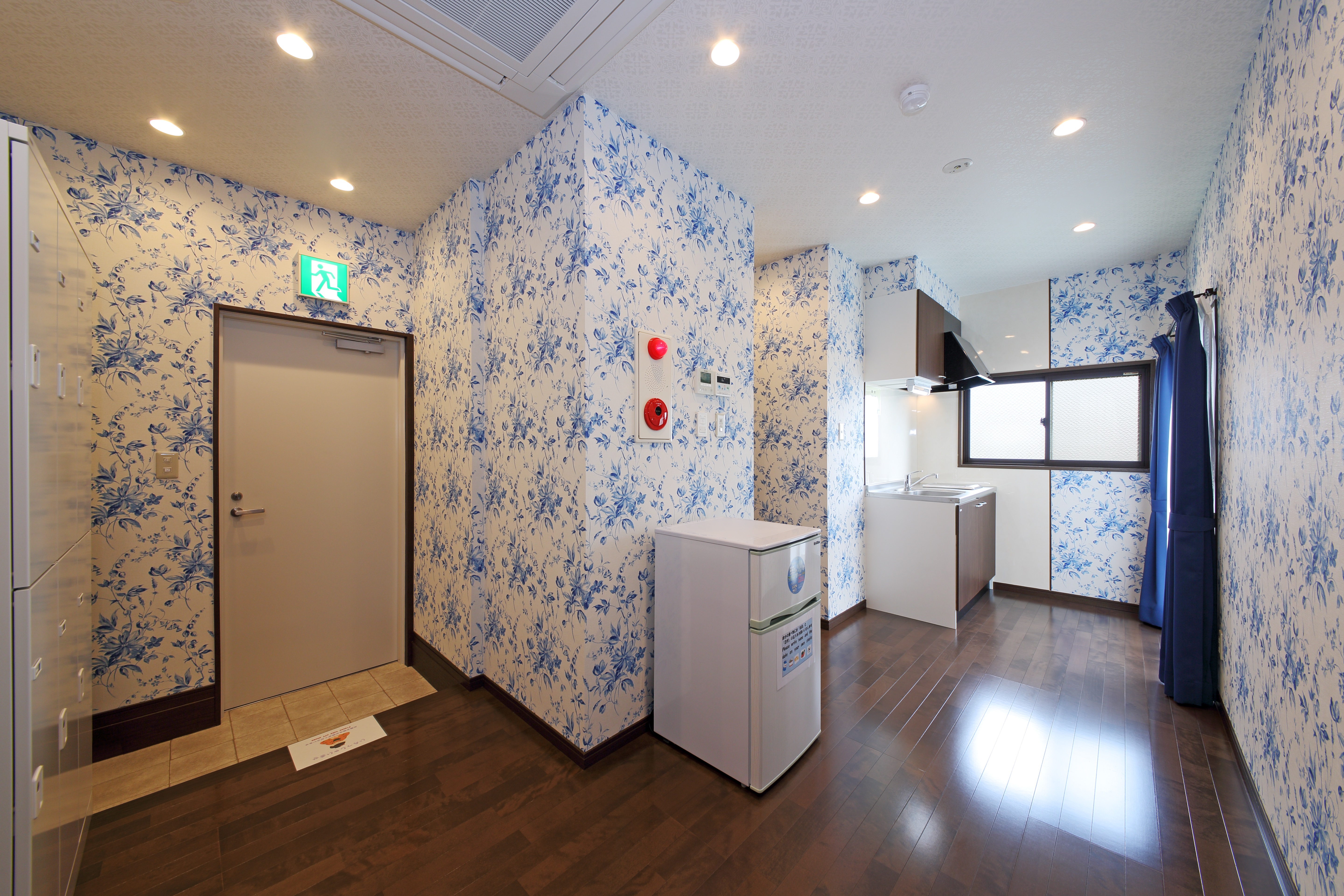 男女共同　５階フロア　熊本県内情報誌・チラシ設置　冷蔵庫・ミニキッチン・湯沸かし器・