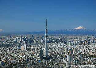 東京スカイツリー　秋葉原駅からJR線、都営浅草線を乗り継いで押上駅まで約15分