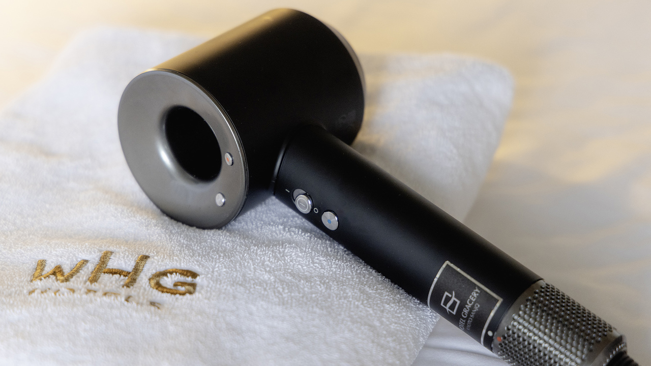 【プレミアムツイン】ドライヤーは美しい髪へと導く「ダイソン」をご用意