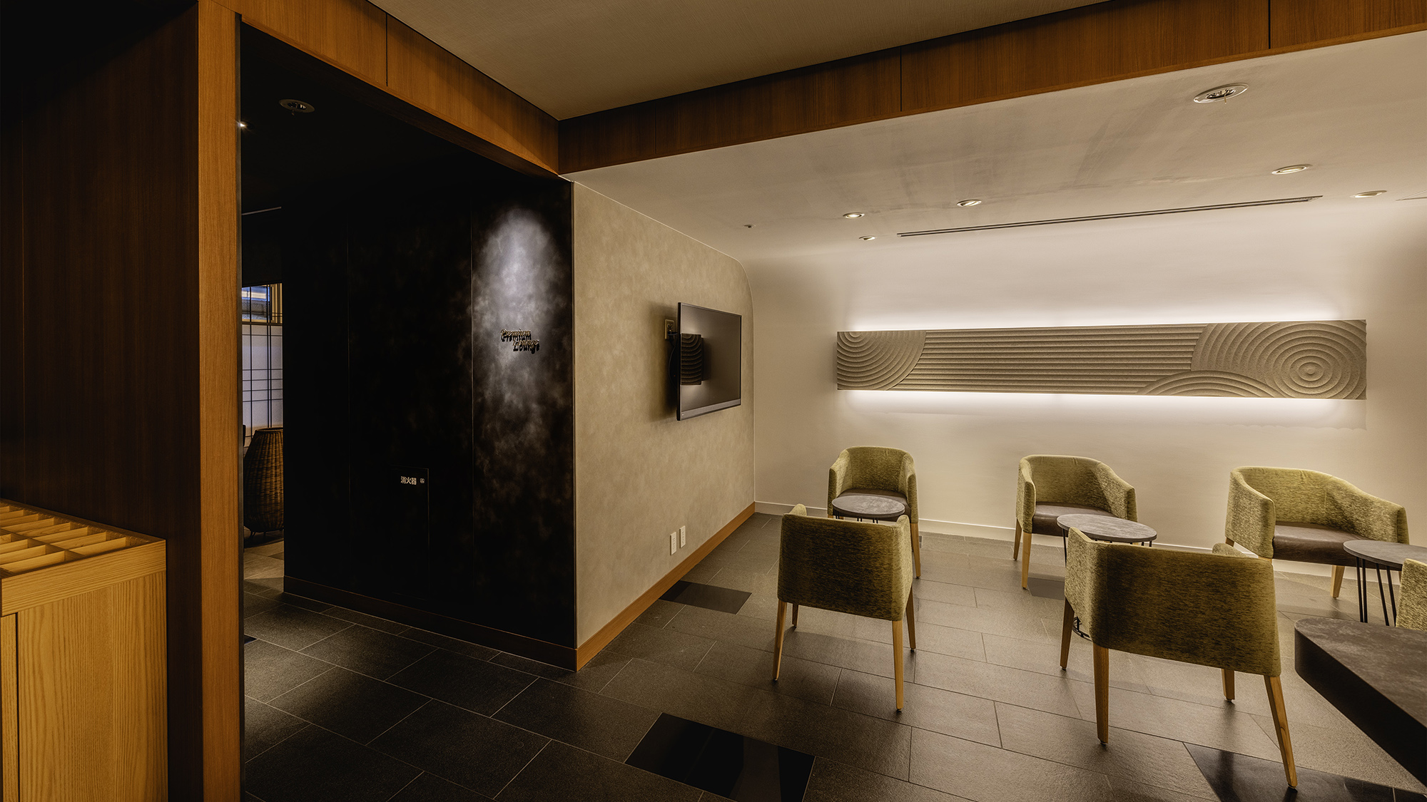 【茶論-さろん- 憩】の奥にはプレミアム客室宿泊者限定の【プレミアムラウンジ】もございます