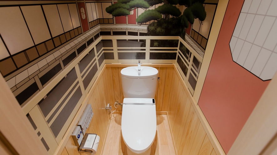 【歌舞伎ルーム‐松】作品の舞台背景をデザインしたトイレ (C) SHOCHIKU