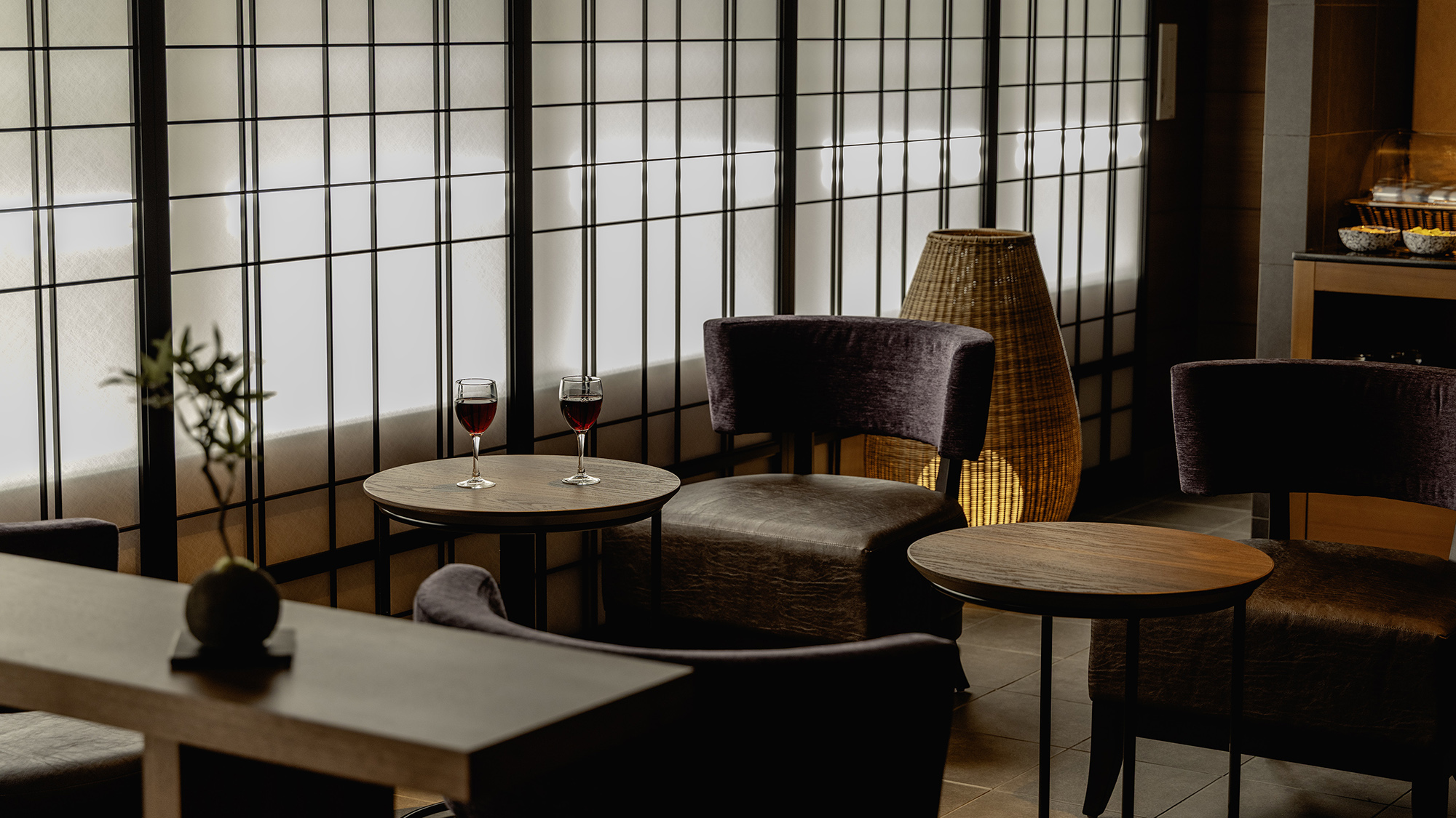 【プレミアムラウンジ】日常から少し離れたラグジュアリーなひとときを