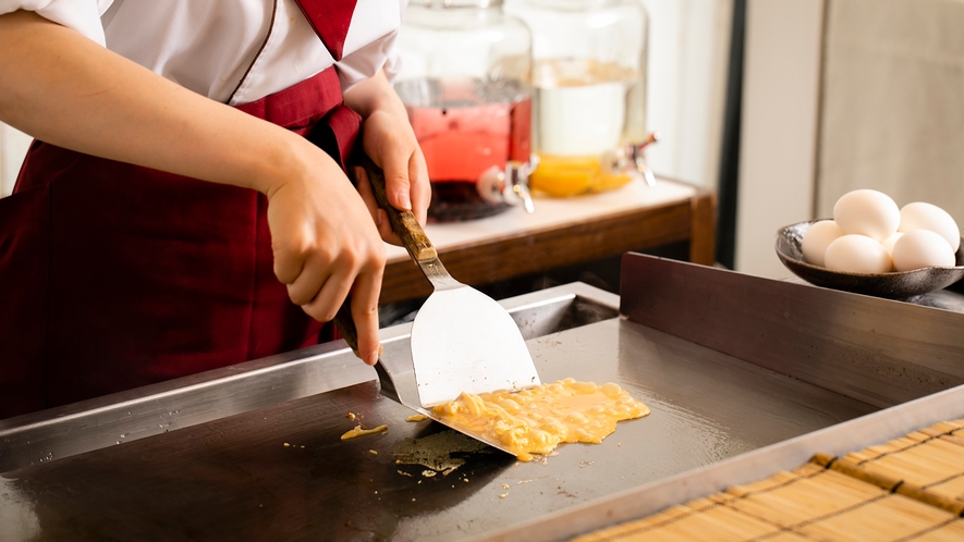 【朝食ビュッフェ】ライブキッチンで焼く「京だし巻き」