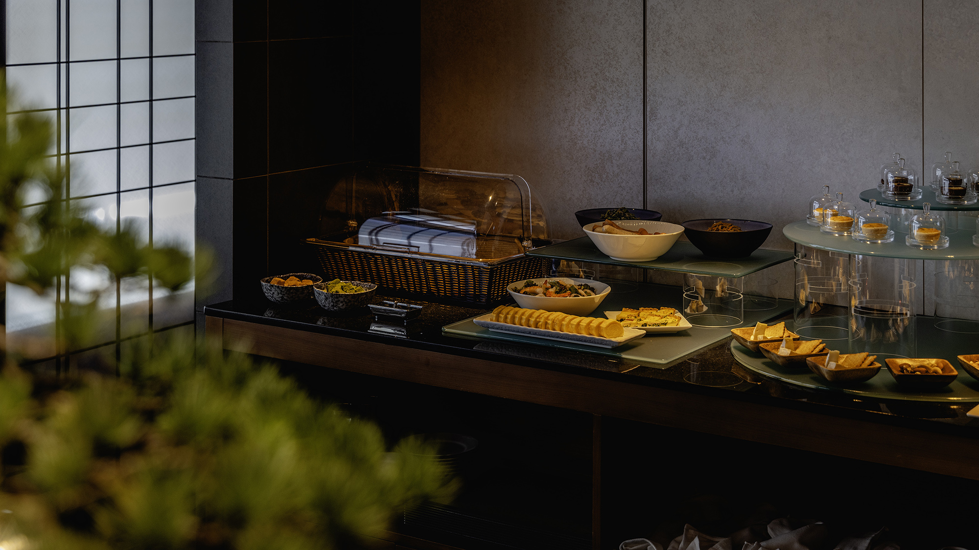 【プレミアムラウンジ】軽食やドリンクもご用意しております。