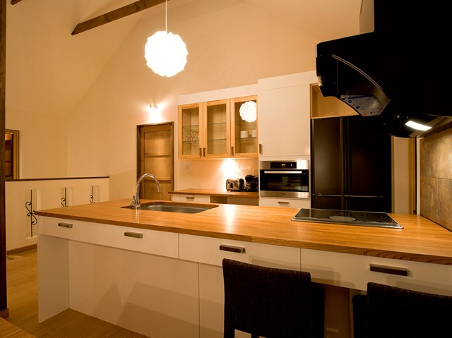 あたたかみのある照明のリビング