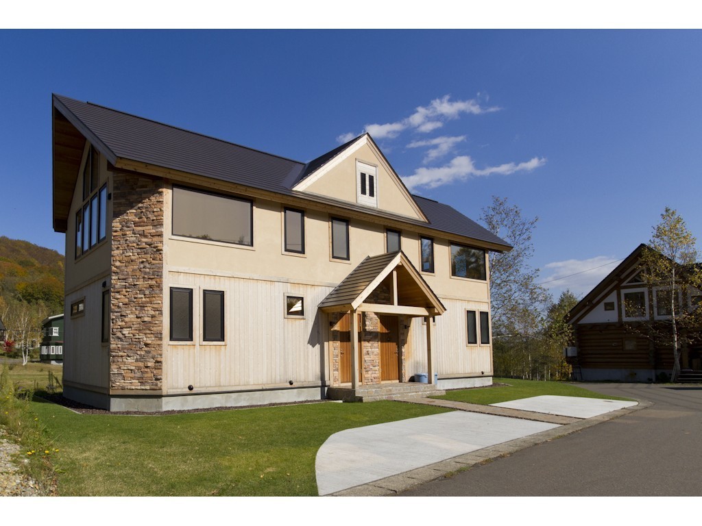 外観、夏は敷地内でBBQが可能