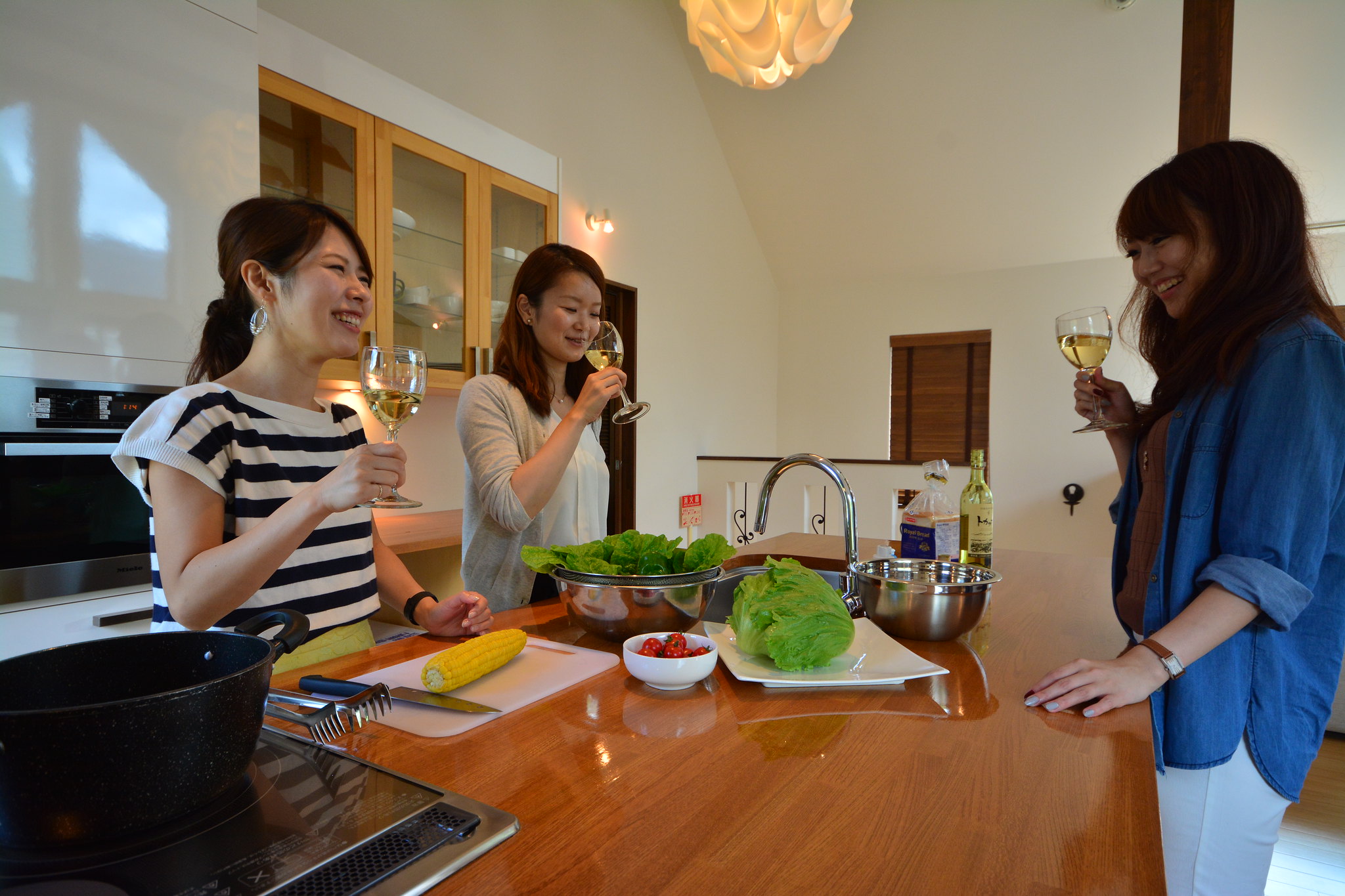 お部屋のキッチンで調理、ホームパーティも楽々