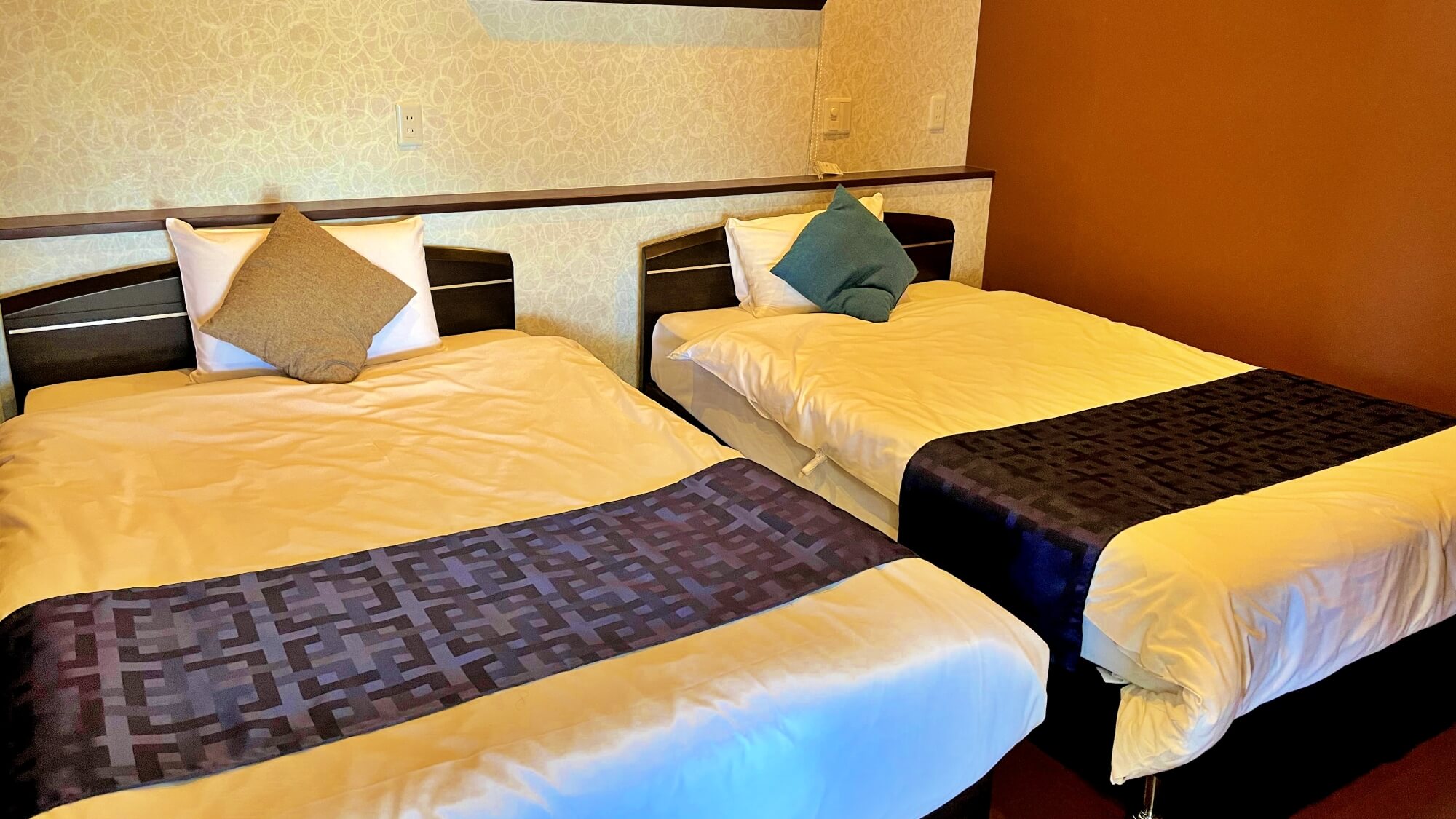 『輝』窓の外には沖縄の自然が広がります。夜には星が瞬き癒しのひと時となります。