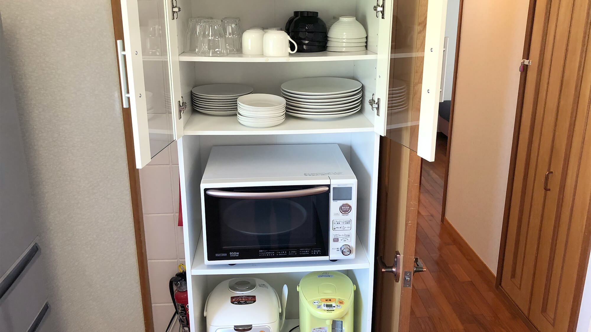 nobaru｜食器類や電子レンジ、電気ポットなど。必要なものはここに