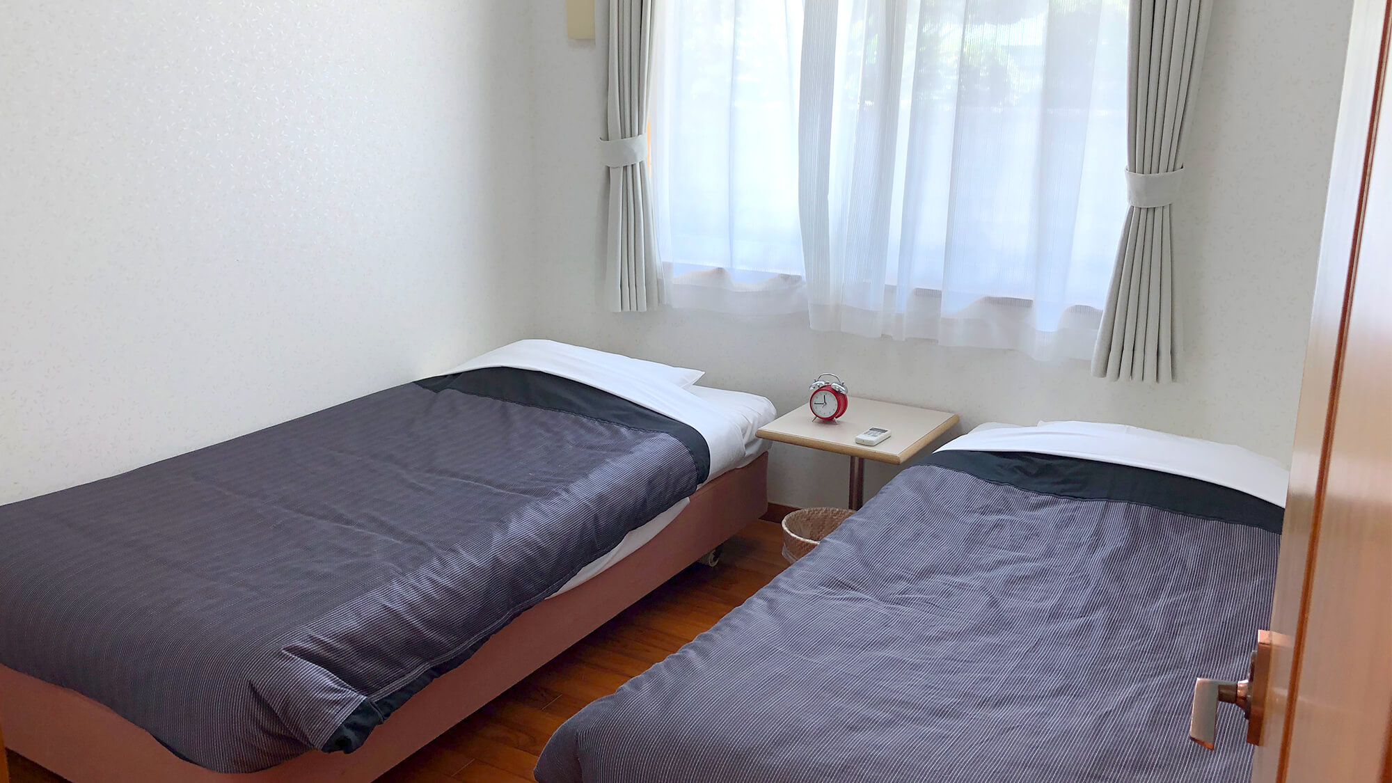 nobaru｜ベッドルームはシングルベッド２台ご用意