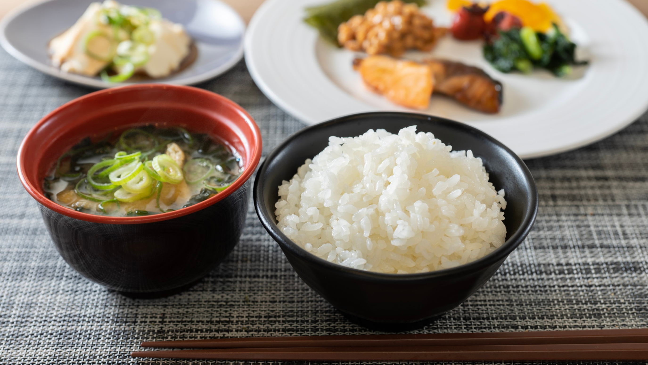 新潟産の炊きたての美味しいお米をどうぞ
