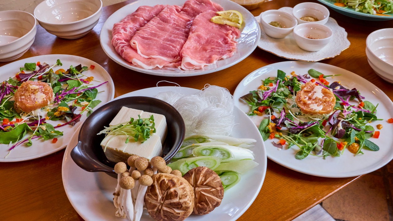 【貸別荘・富士桜ポークしゃぶしゃぶ】〆は吉田うどん＆タルト1ホール！山中湖で仲間家族とワイワイ自由旅