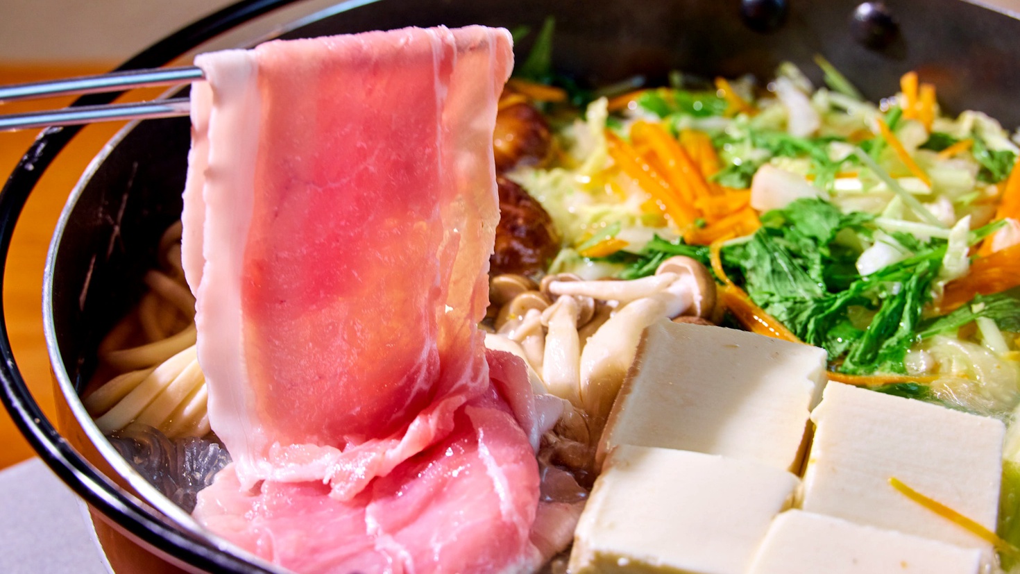 【貸別荘・富士桜ポークしゃぶしゃぶ】〆は吉田うどん＆タルト1ホール！山中湖で仲間家族とワイワイ自由旅