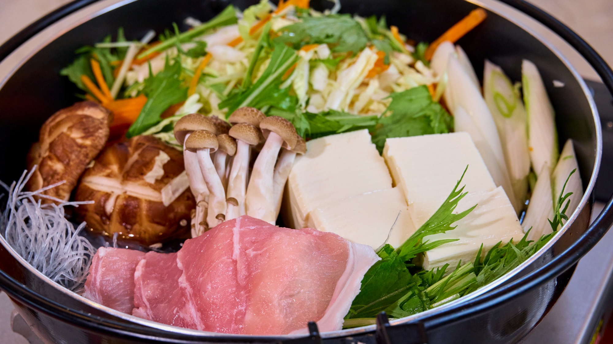 *ディナー例（甲州富士桜ポーク）／愛犬と一緒にお食事！たっぷり野菜に〆は富士吉田の湯もりうどん！