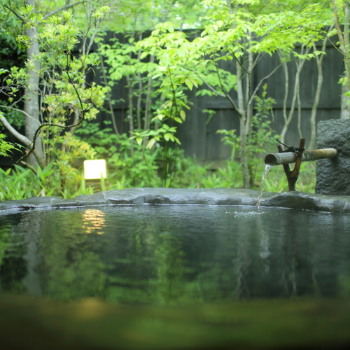 客室露天風呂_湯口01