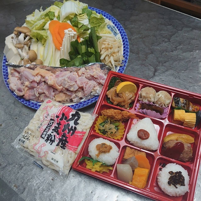 2026年12月　自家製だしの国産若鶏鍋（味付き）プラン　朝食・豚汁セット１泊２食付　ロッジ１棟貸