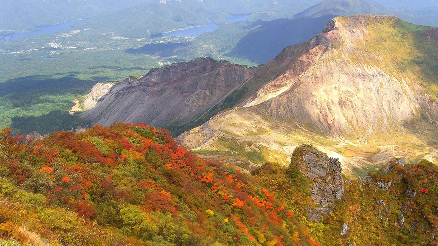 【秋の磐梯山】古く万葉の時代から「会津嶺」として全国にその名を知られていました。