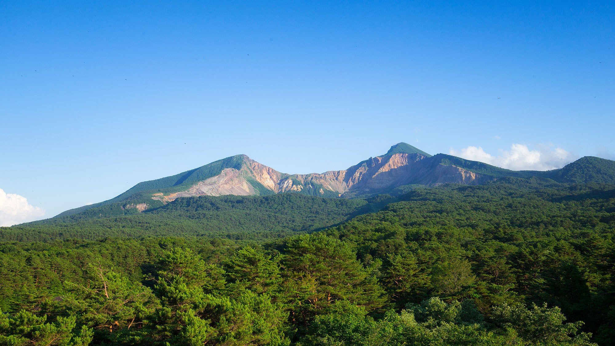 【磐梯山】古く万葉の時代から「会津嶺」として全国にその名を知られていました。