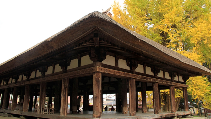【新宮熊野神社の長床】源頼義の勧請とされる古社です。