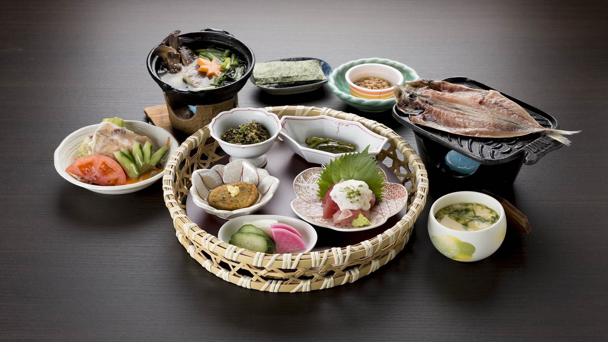 【一泊朝食付】夜着も贅沢に。時間を気にせず名湯を独り占め！源泉かけ流し露天に癒やされる朝食付プラン