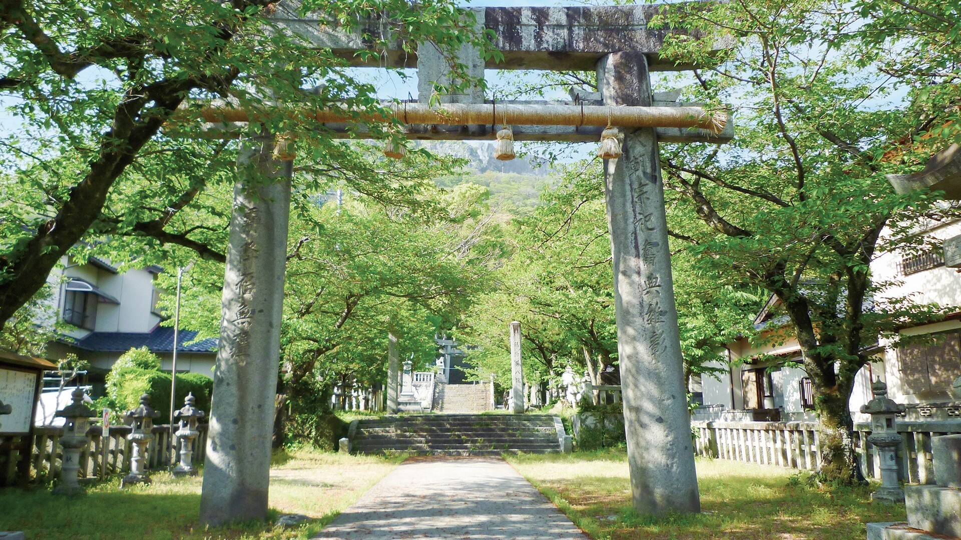 【香春神社】　ホテルから車で約5分、徒歩で約21分