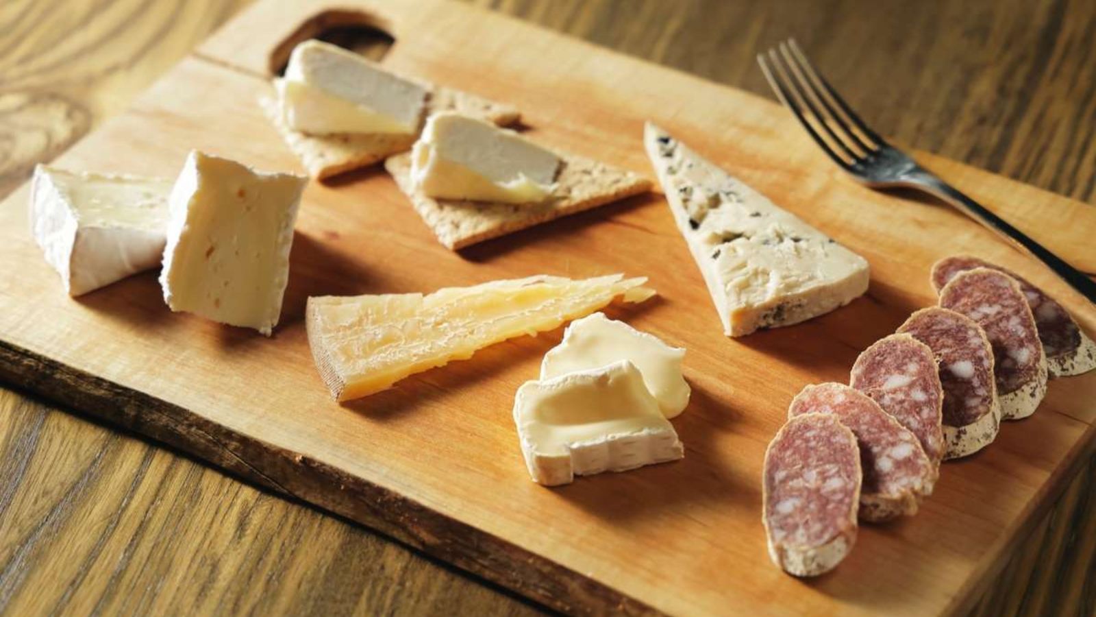 十勝の誇るチーズが盛りだくさん！少しずつ食べ比べのできるメニューです。