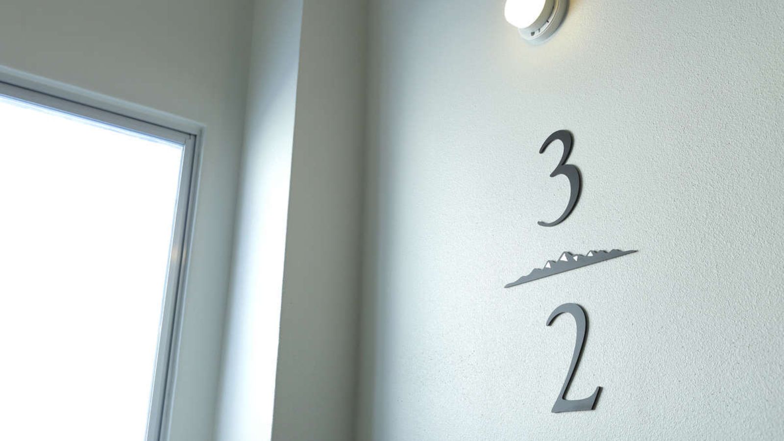 ホテルのあちらこちらにロゴをモチーフとしたデザインが。