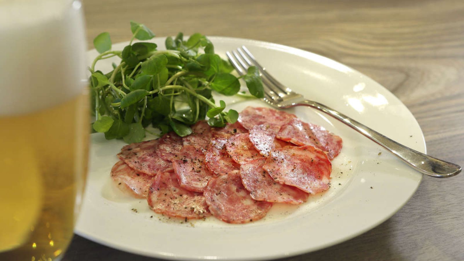 クラフトビールとお料理をお楽しみください。