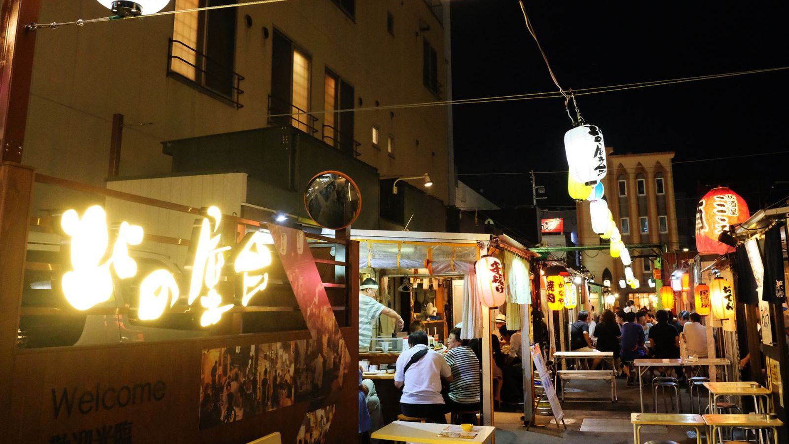 20店舗が並ぶ『北の屋台』